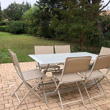 Gite En Provence Dans Grand Jardin Avec Piscine Partagee Cornillon-Confoux Extérieur photo