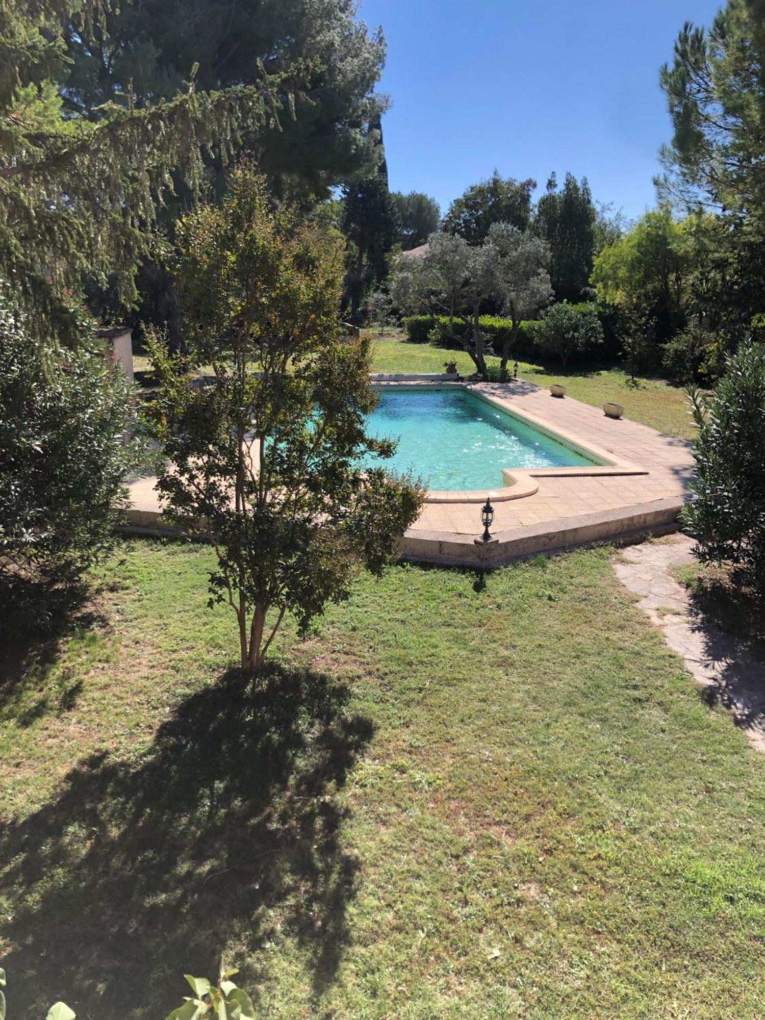 Gite En Provence Dans Grand Jardin Avec Piscine Partagee Cornillon-Confoux Extérieur photo