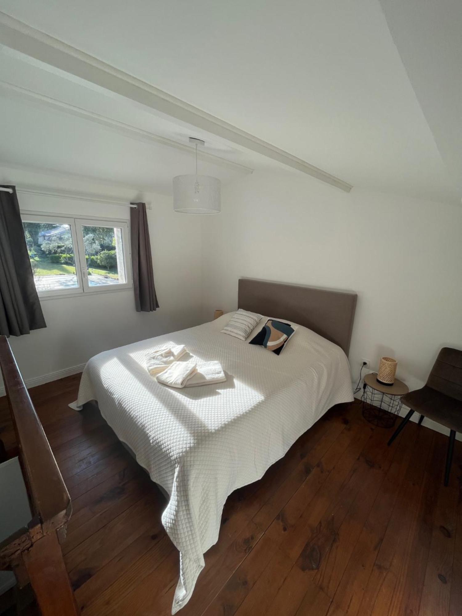Gite En Provence Dans Grand Jardin Avec Piscine Partagee Cornillon-Confoux Extérieur photo