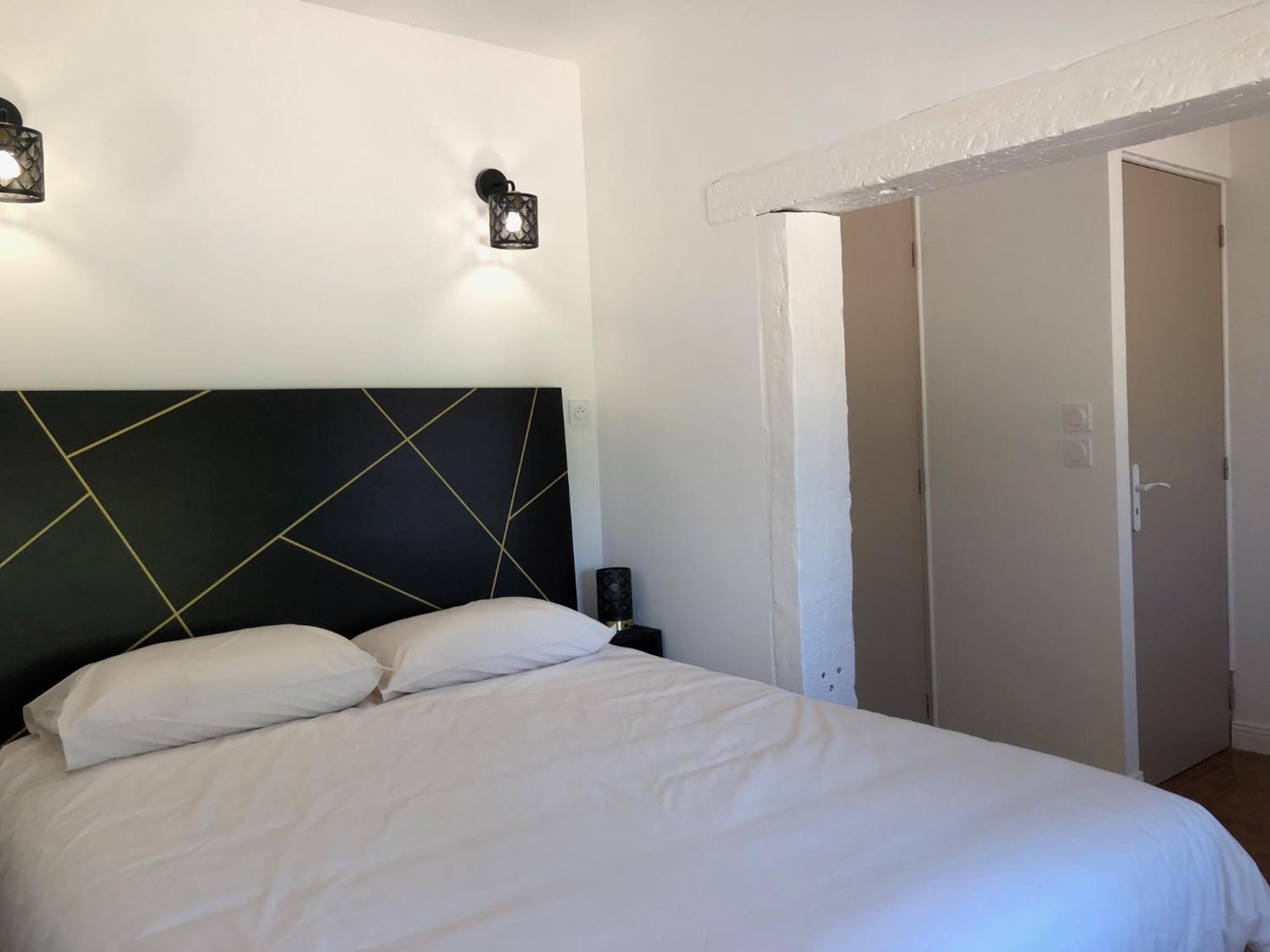 Gite En Provence Dans Grand Jardin Avec Piscine Partagee Cornillon-Confoux Extérieur photo